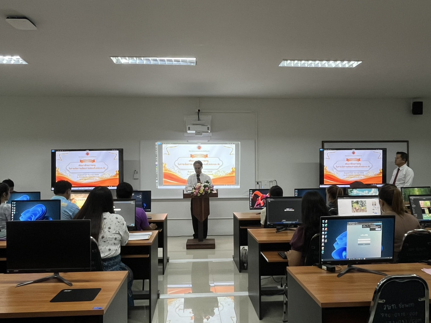รูปภาพอบรมหลักสูตร พัฒนาศักยภาพครูในการจัดการเรียนการสอนด้วยระบบ AI 20 มิ.ย.68